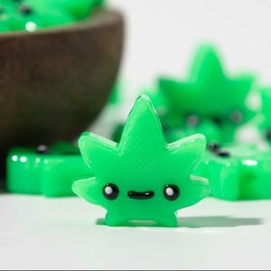 Pingentes de plástico Bud Buddy para pulseiras Kandi