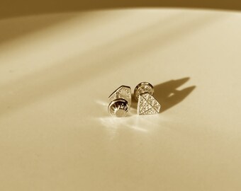 New 18K Gold Stud Earrings