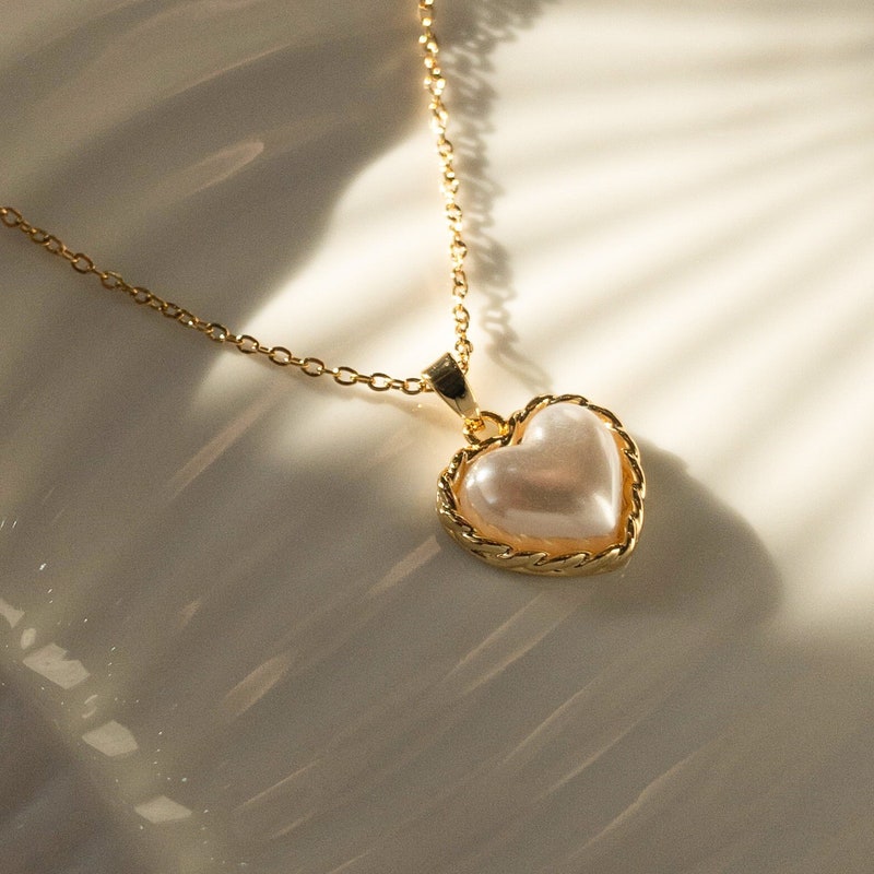 Big Pearl Heart Necklace main image 1