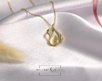 Gold Plated Swan Necklace: Zircon Gemstone Pendant