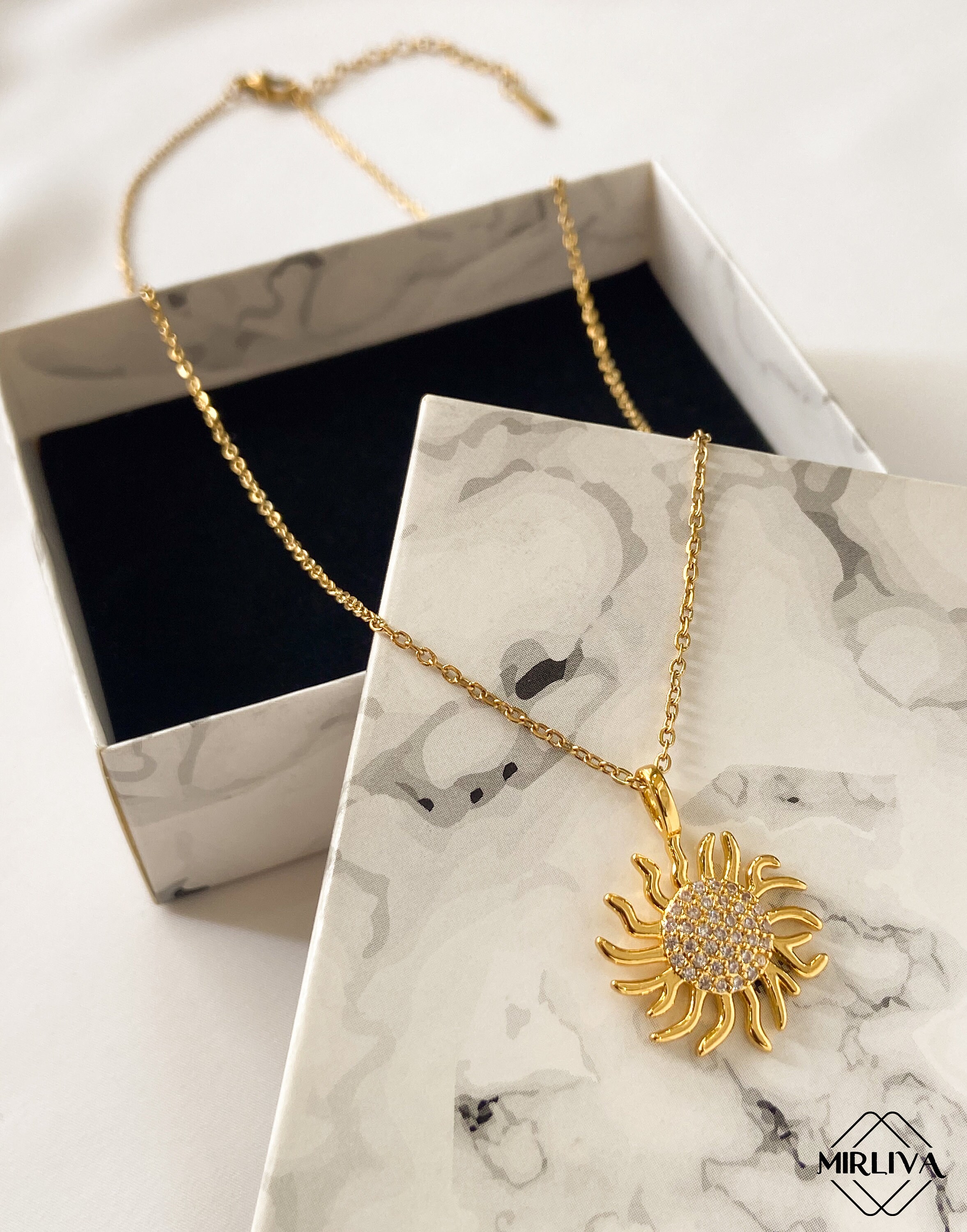 Collana con sole placcata in oro 18 carati - Ciondolo con sole in acciaio inossidabile come regalo - Gioielli celestiali CZ - Italia