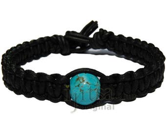 Zwart mat plat lederen armband of Enkelbandje met turquoise howliet kralen