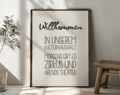 Willkommen im Kulturhaushalt Poster | Lustiges Familienbild mit Spruch | Zirkus & Theater Deko