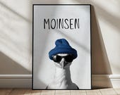 MOINSEN Poster – Lustige Möwe mit Mütze und Sonnenbrille – Maritime Wanddeko | grau