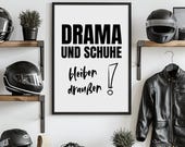 Lustiges Spruch Poster "Drama und Schuhe bleiben draußen" | Wanddeko Eingang | Geschenk Einzug