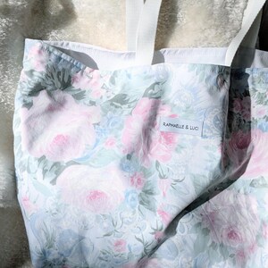 Tote-bag, sac femme à motifs fleuris avec doublure intérieure. 100% coton.