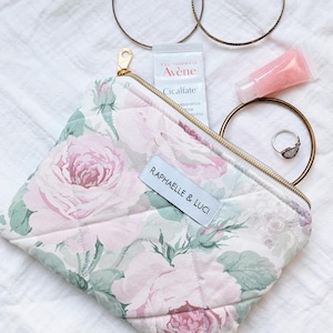 Petite pochette/trousse multi-usages pour ranger ses petits accessoires du quotidien (cartes, crèmes, baume...) en tissu coton fleuri