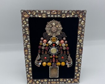 Framed vintage jewelry vintage jewelry art embellished framed jewelry amber wall art