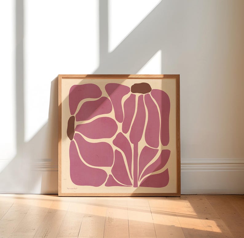 Pu&ograve; includere: Una stampa incorniciata di un design floreale astratto in rosa e marrone. La stampa raffigura due fiori stilizzati con petali arrotondati e uno stelo.