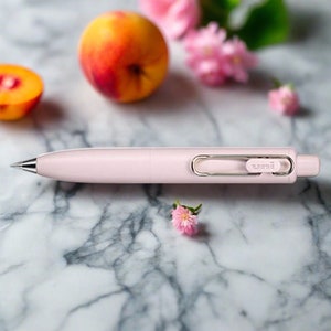 Stylo gel Uni-ball One P - Lait de pêche (recharge noire de 0,38 mm) - Stylos esthétiques pastel mignons