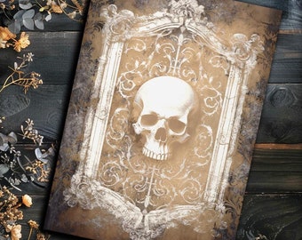 Pode incluir: Uma caveira branca com uma moldura ornamentada detalhada sobre um fundo marrom texturizado e envelhecido.