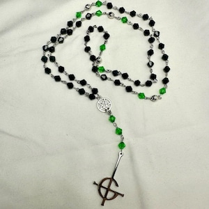 Papa II / Secondo Inspired Rosary with Green and Black Beads and Silver Grucifix