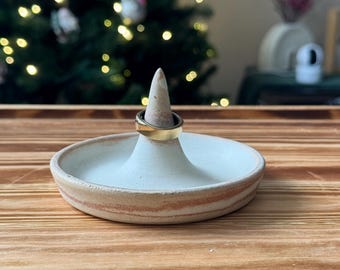Handmade Ceramic Ring Holder – Minimalist Jewelry Organizer