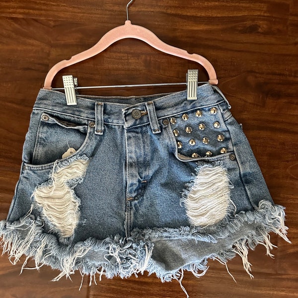 Distressed Cuttoff Levi Shorts