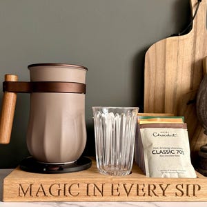 Organiseur personnalisé de station de café, Station de boissons en chêne massif, Plateau de cuisine de luxe, Barre de chocolat chaud, Convient pour le nouvel hôtel Velvetizer Chocolat