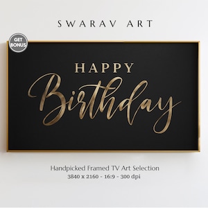 Pode incluir: Uma impressão de arte preta emoldurada com letras douradas que dizem "HAPPY Birthday". A obra de arte tem uma moldura dourada e o texto está em uma fonte cursiva. As palavras "SWARAV ART" estão no topo.