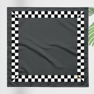 Leuke grijze modieuze bandana met geruit patroon, accessoire voor dagelijks haar, dameshaarhoes in grijze kleur, stijlvolle stropdas en armband