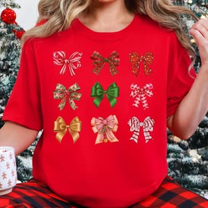 Camiseta navideña con lazo: Camiseta festiva - Colores cómodos