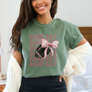 Football Game Day Shirt for Women with Coquette Bow – Cute & Stylish Team Spirit Shirt, Perfect for Tailgating, Game Day Top, Cozy Trendy