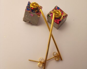 Dangling earrings with concrete cube