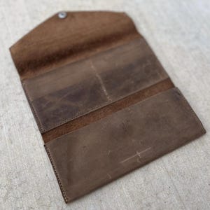 Cartera de mujer de tres pliegues en dos tonos, piel de vacuno plena flor