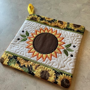 Sunflower Potholder - Single Sunflower - Fall Potholder - Insulated - Quilted - Embroidered - Appliqued - Kitchen Item - Table Decor - Gift