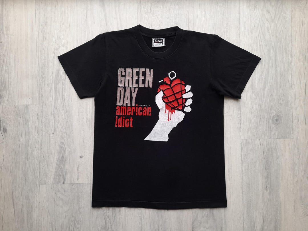 GREEN DAY バンドTシャツ　2004年『American Idiot』 2004 Green Day American Idiot T-Shirt Bootleg | TShirtSlayer