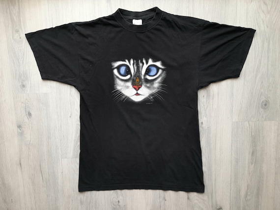 Vintage 90s Funny Cat shirt ,kitten with a bee on her nose ,The Kitten and the Fly, Funny Cat With A Fly On His Nose ,90s Zip It London Cat