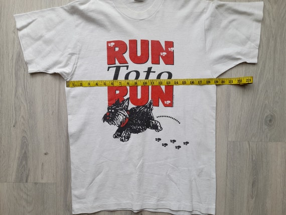 Vintage 90s Run Toto Run Shirt ,Toto (Oz) Tee,Sin… - image 10