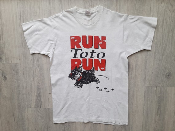 Vintage 90s Run Toto Run Shirt ,Toto (Oz) Tee,Sin… - image 1