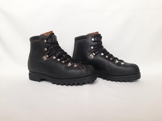 Saute-Mouton: The KAMOURASKA boot archive studs mouton boots black