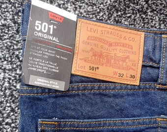 Levi's 501 Vaqueros rectos de corte regular para hombre, Lavado oscuro / Indigo W32 L30 Cierre de botones