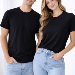 Minimales schwarzes Baumwoll-T-Shirt, Unisex Basic Basic T-Shirt, weiche, leichte Alltagskleidung, leeres Freizeithemd, einfache, saubere Ästhetik, Geschenkidee