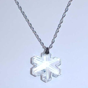Vintage Snowflake Pendant Necklace