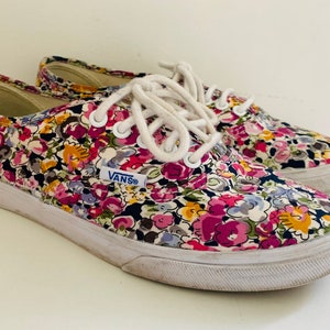 paire de baskets Vans Liberty fleuries image 1