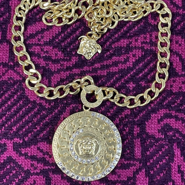 Vintage Versace Gold Plated Chain Pendant Necklace: Timeless Luxury