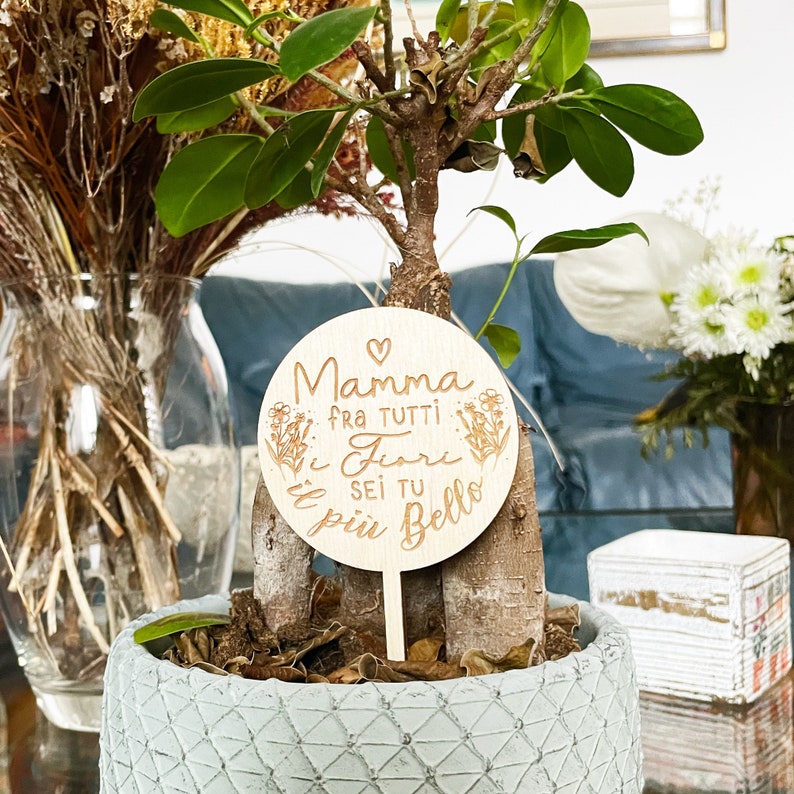 Segnapiante in legno personalizzato floreale e rotondo Idea regalo festa della mamma immagine 7