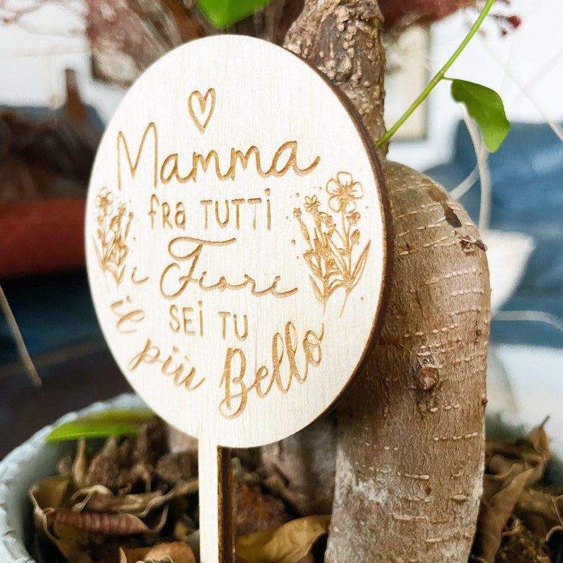 Segnapiante in legno personalizzato floreale e rotondo Idea regalo festa della mamma immagine 9