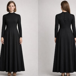 Könnte beinhalten: Rustikales Holzschild mit dem Text "Welcome to our home" in weißer Schrift. Das Schild hat eine Used-Optik und ein schlichtes, einladendes Design, perfekt für Veranda oder Eingangsbereich.