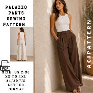 Op de afbeelding: Een vrouw draagt een witte tanktop en een bruine palazzo broek. De afbeelding bevat een naaipatroon voor palazzo broeken, met de tekst "PALAZZO PANTS SEWING PATTERN" en "SIZE: US 2-30 XS TO 4XL A4/A0/US LETTER FORMAT."