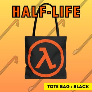 Könnte beinhalten: Schwarze Tragetasche mit dem orangefarbenen Half-Life-Logo. Die Tasche hat schwarze Griffe und den Text "HALF-LIFE" in Orange oben. Der Hintergrund hat ein Muster aus Brecheisen. Der untere Teil des Bildes zeigt "TOTE BAG : BLACK".
