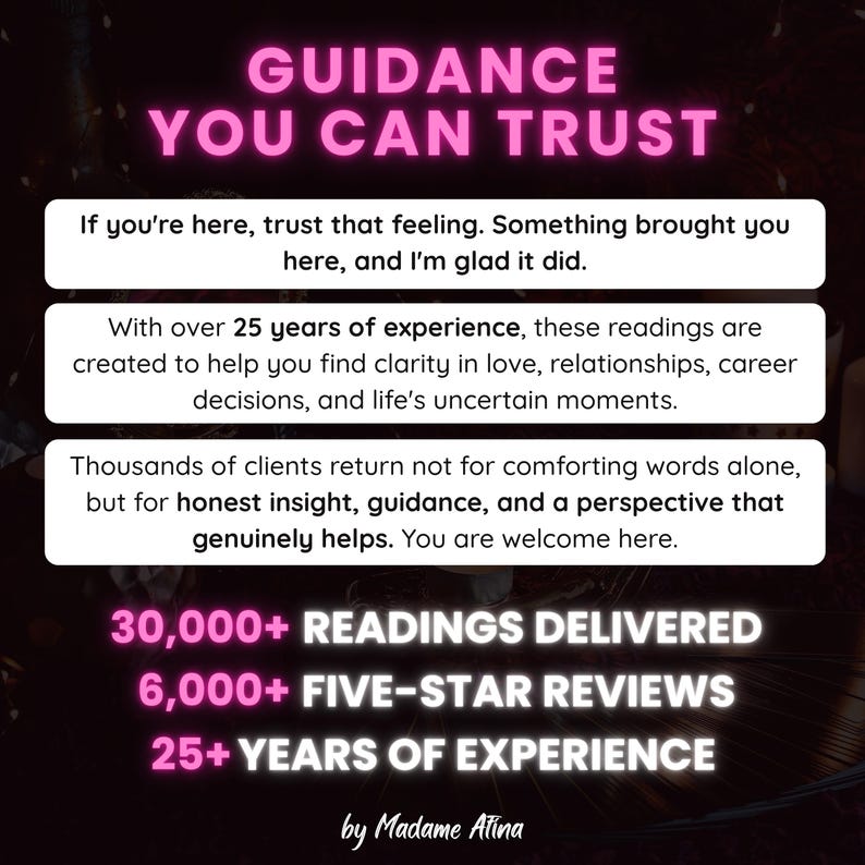 以下が含まれることがあります： GUIDANCE YOU CAN TRUSTとピンクの文字で書かれた黒いグラフィックサイン。愛、キャリア、人生のリーディングにおける25年以上の経験を詳述する3つの白いテキストボックスと、Madame Atinaによる30,000件以上のリーディングと6,000件以上の5つ星レビューの統計が含まれています。