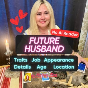 Peut inclure: Un ensemble de lecture de cartes de tarot comprenant un jeu de cartes, une bougie allumée dans un bougeoir en métal et plusieurs cartes étalées. Le texte inclut "No AI Reader", "FUTURE HUSBAND", "Traits Job Appearance", "Details Age Location" et "by Madame Alina".