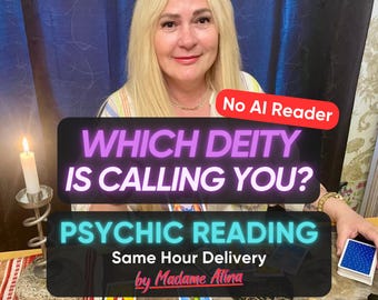 Op de afbeelding: Een aanbieding voor een paranormale lezing met een blond persoon achter een tafel, tarotkaarten, een brandende witte kaars in een metalen houder en houten stokjes. Tekst: No AI Reader, WHICH DEITY IS CALLING YOU?, PSYCHIC READING.