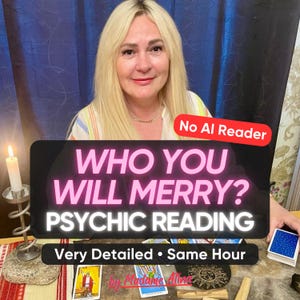 Puede incluir: Un servicio de lectura psíquica con una persona rubia detrás de una mesa, cartas del tarot, una vela blanca en un soporte de metal y el texto: No AI Reader, WHO YOU WILL MERRY? PSYCHIC READING, Very Detailed • Same Hour, by Madame Atina.