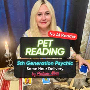 Puede incluir: Una persona rubia sentada tras una mesa con cartas del tarot, una vela encendida en un soporte de metal y palitos de madera. El texto superpuesto dice: No AI Reader, PET READING, 5th Generation Psychic, Same Hour Delivery y by Madame Atina.