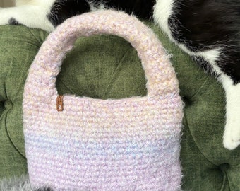 sac pelucheux arc-en-ciel fait main