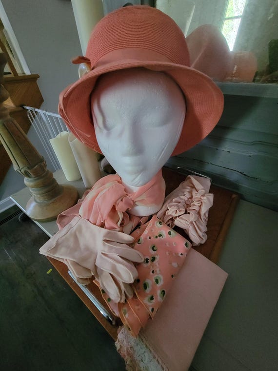 Vintage Pretty Peach Accessories