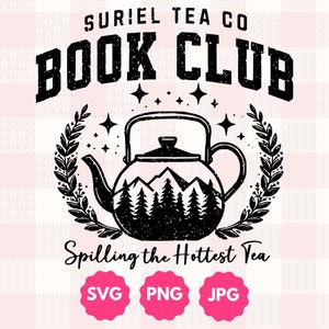 Suriel Tea Co Book Club-afbeelding | Trendy leesgrage cadeau voor boekenwurmen, fantasie lezers cadeau, Mountain Celestial Reading theepot Svg Png Clipart