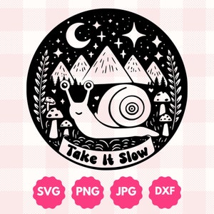 Graphique d'escargot Take It Slow de Cottagecore | Cadeau pour les amoureux de la nature | Tendance motivante motivante champignon montagne montagne limace Svg Png Dxf